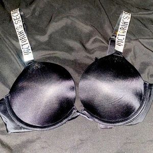 Vs, black, 32 B
